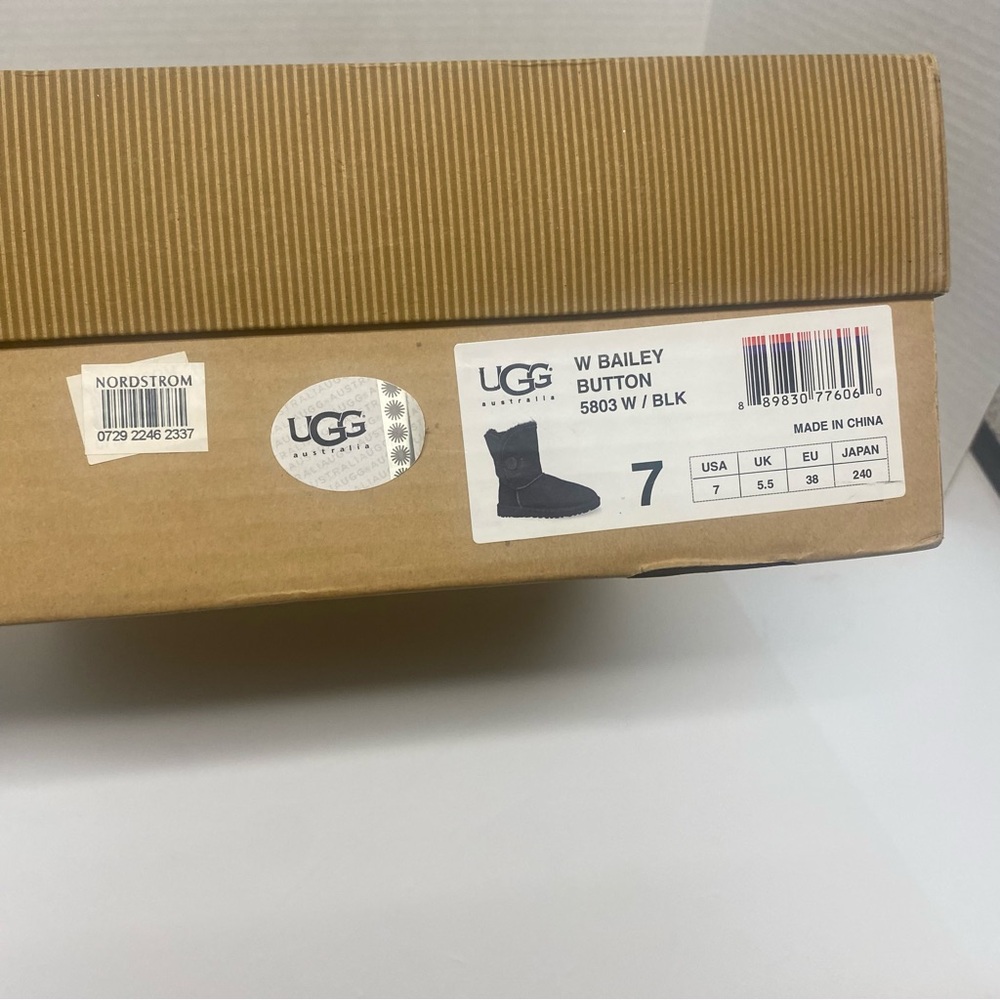 UGG W Bailey Button Boots - Black size 7